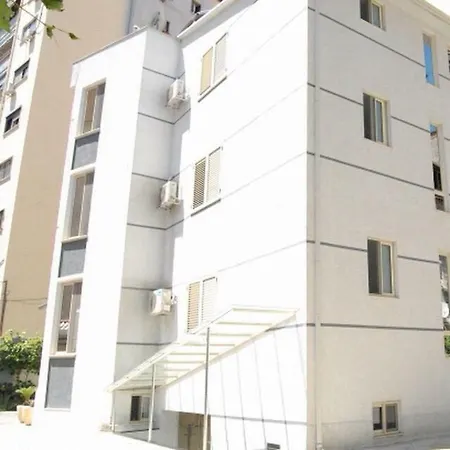 Primavera فندق تيرانا